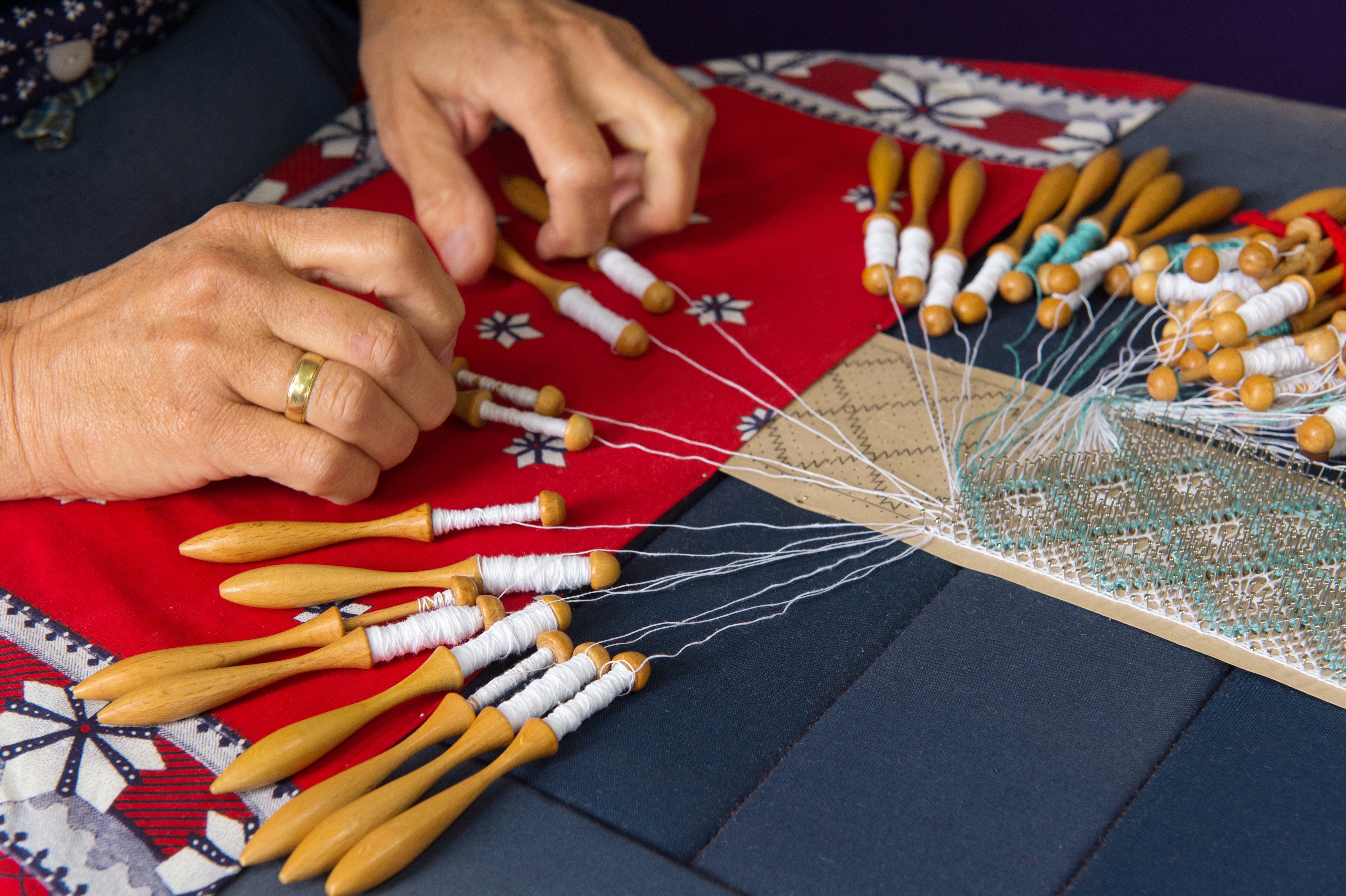 Bobbin lace for beginners online lace class